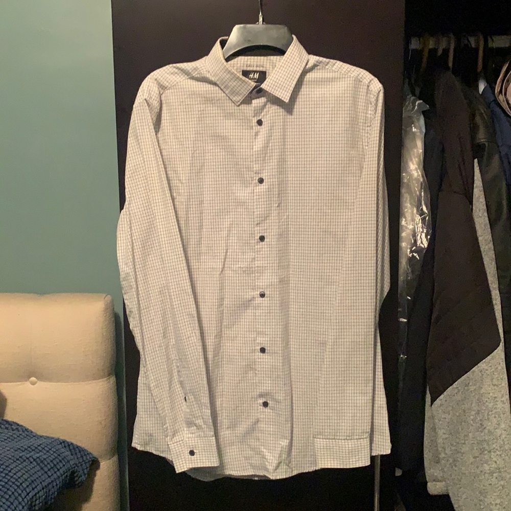 H&M slim fit button down shirt